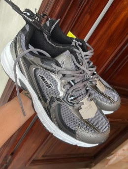 Tenis Avia gris