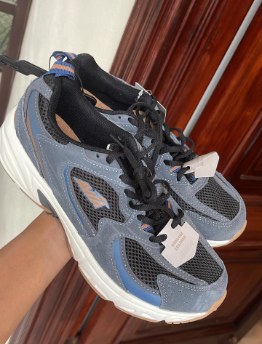Tenis deportivo azul